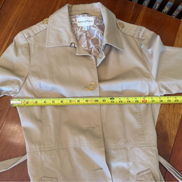 Banana Republic Beige Women's Trench Coat - Classic Single-Breasted Jacket - Picture 14 of 15